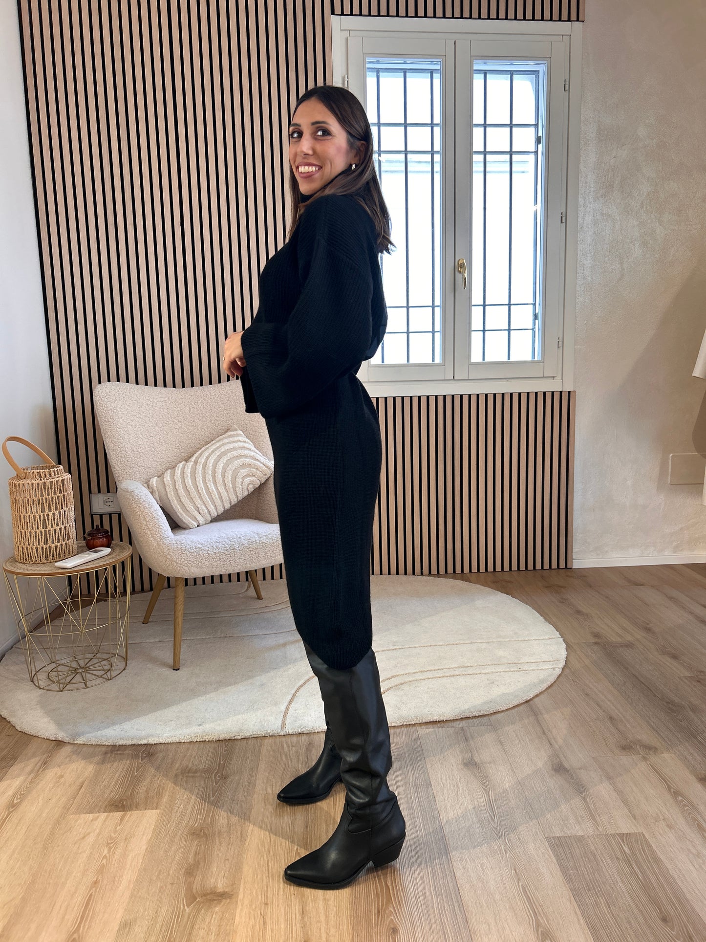 Abito dolcevita asimmetrico nero