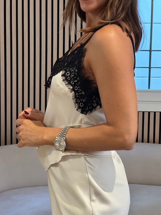 Canotta burro in raso con dettagli in pizzo