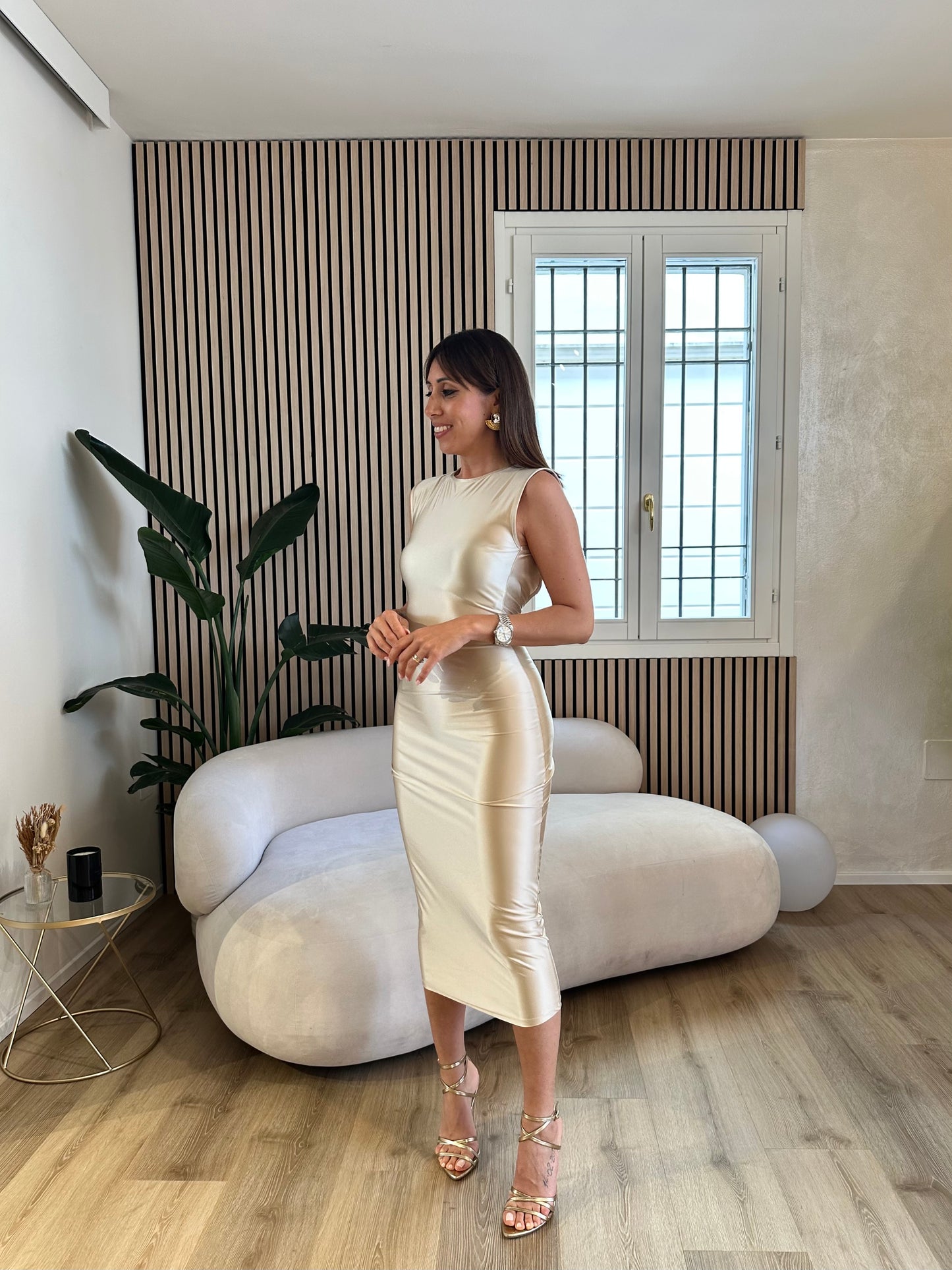 Abito midi scollo schiena Raso