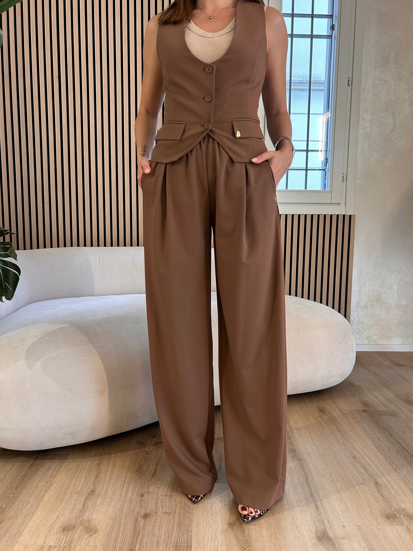 Pantalone over con pences e coulisse moka