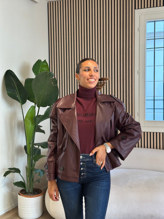 Trench corto in ecopelle foderato