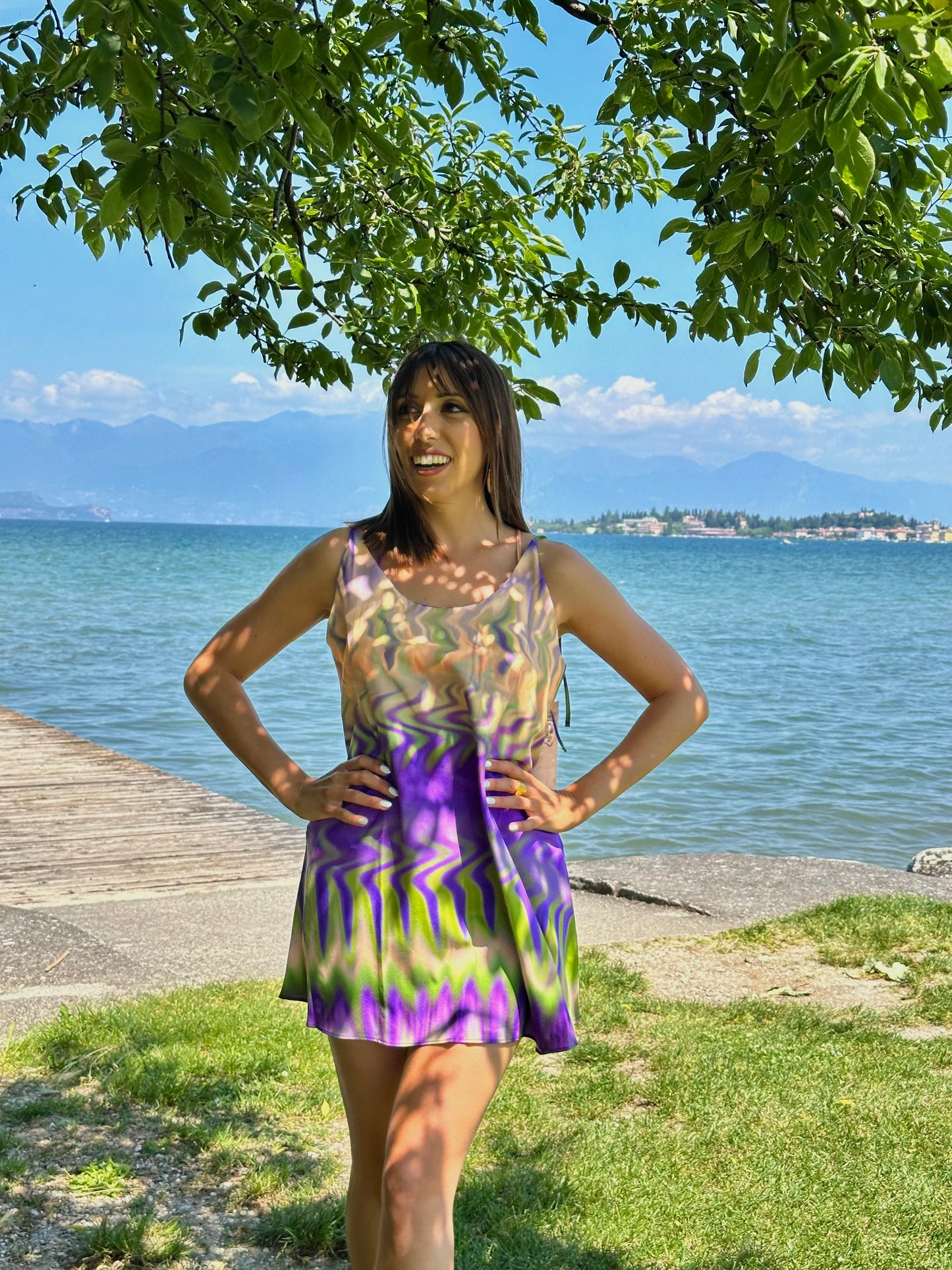 Abito corto tie dye verde e viola