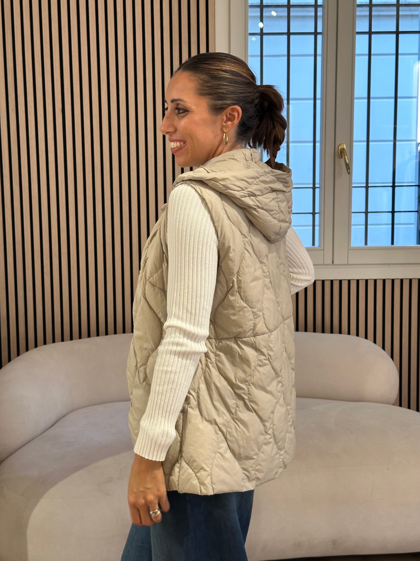 Giacca smanicata beige