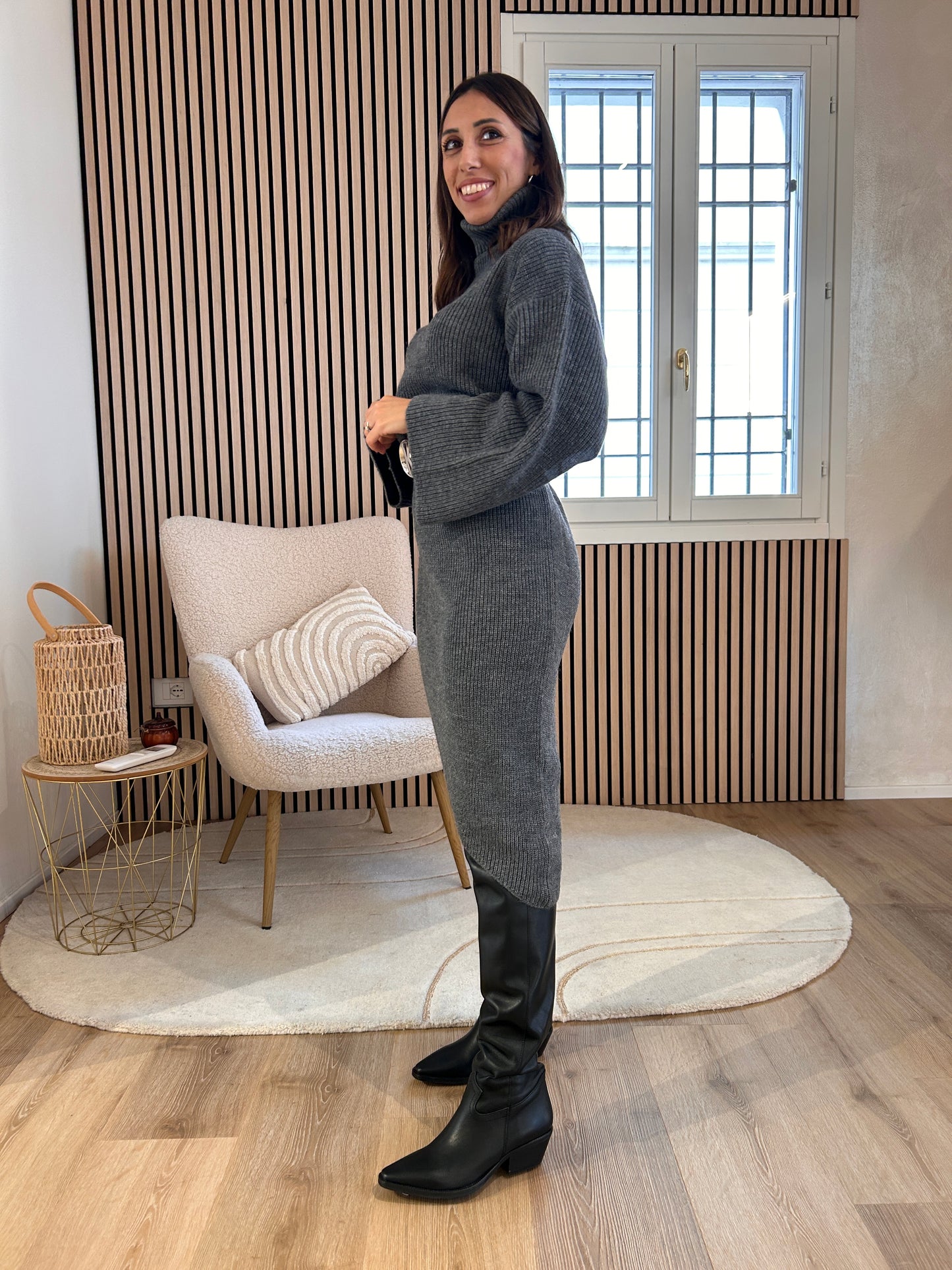 Abito dolcevita asimmetrico grigio