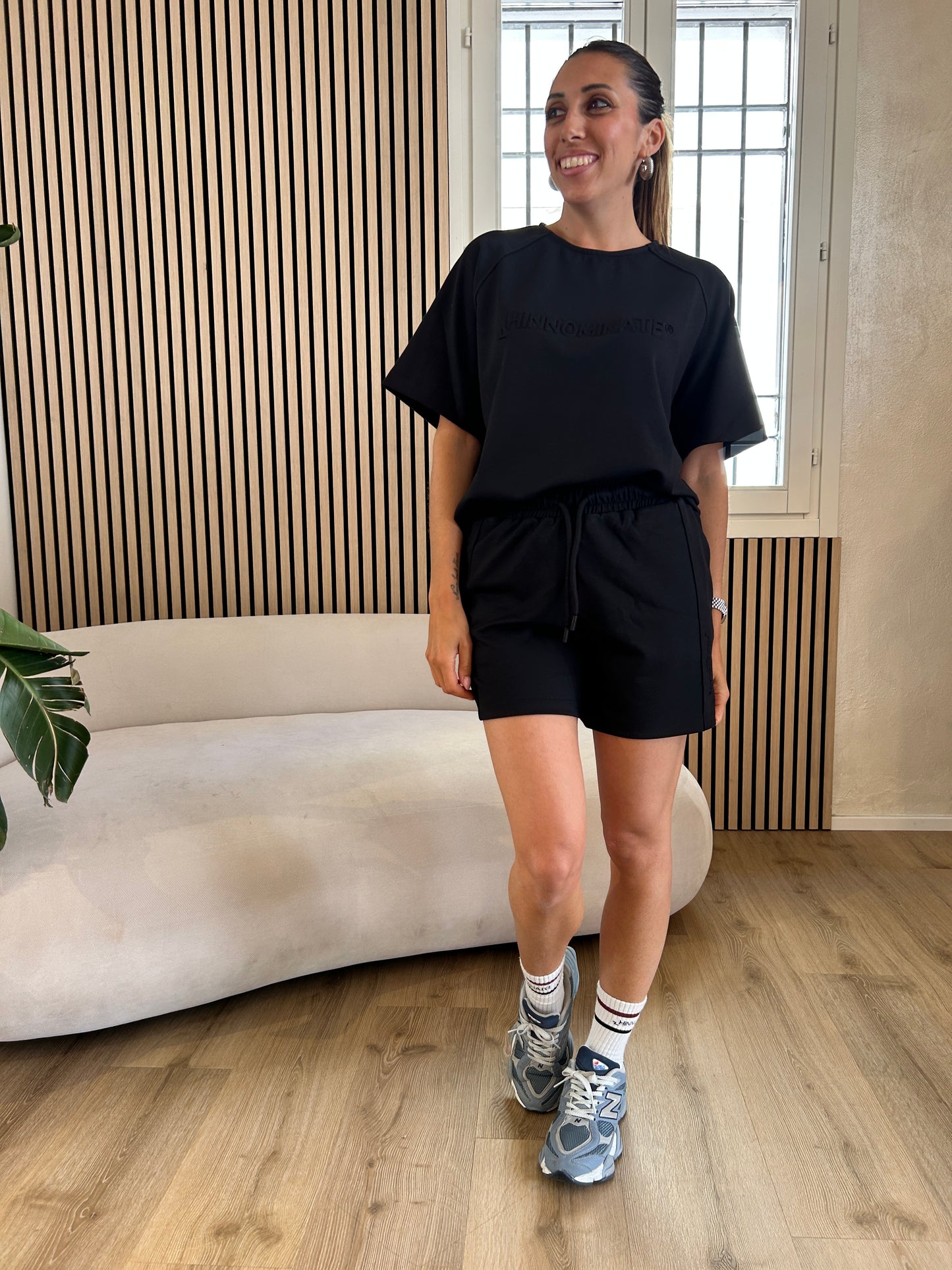 T-shirt mezza manica in viscosa nera