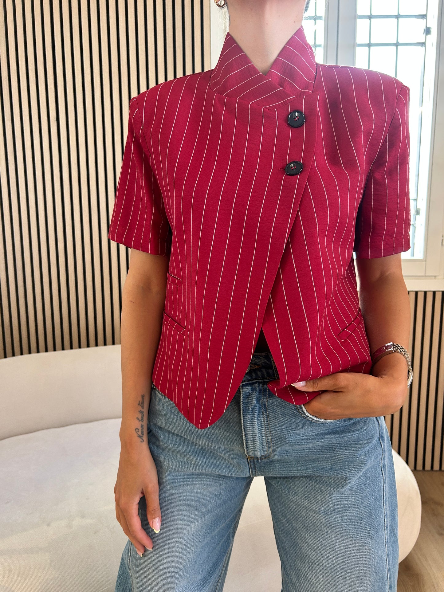 Giacca mezza manica collo coreana rossa gessata