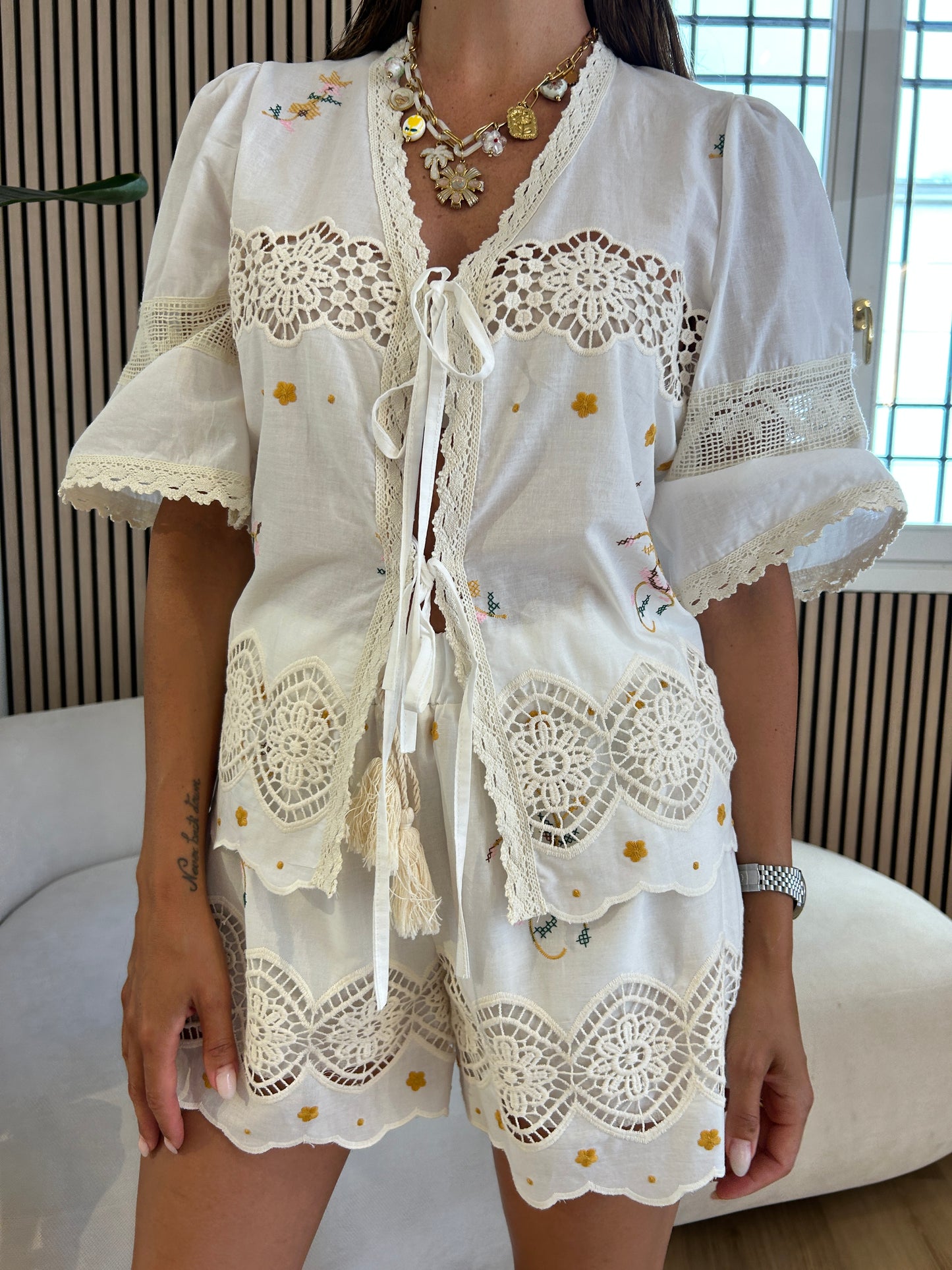 Camicia ricami e pizzo