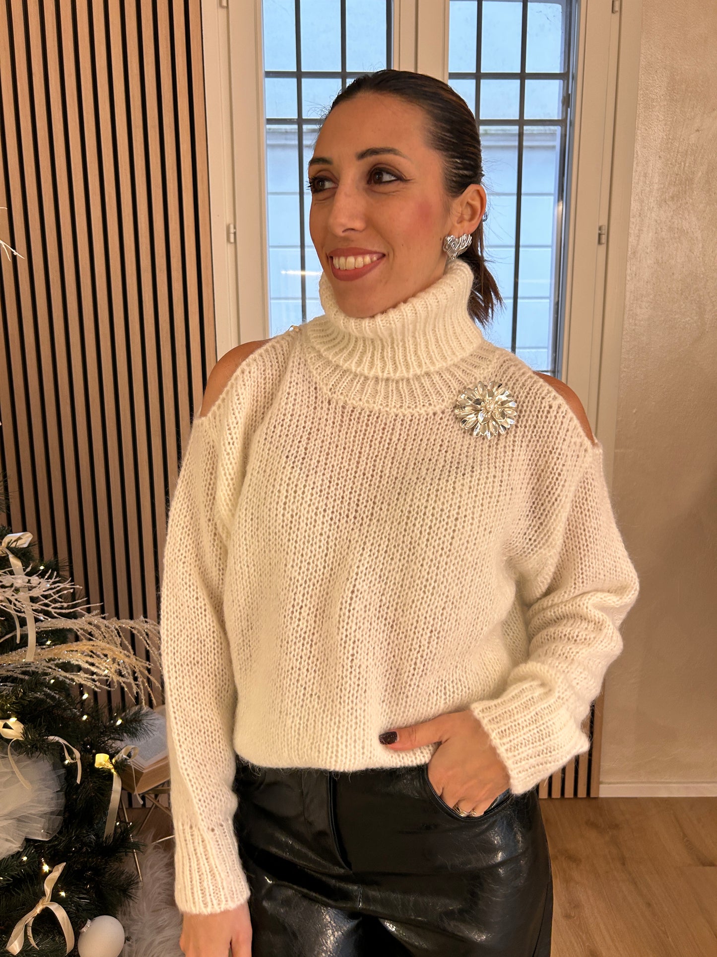 Dolcevita fori spalle panna