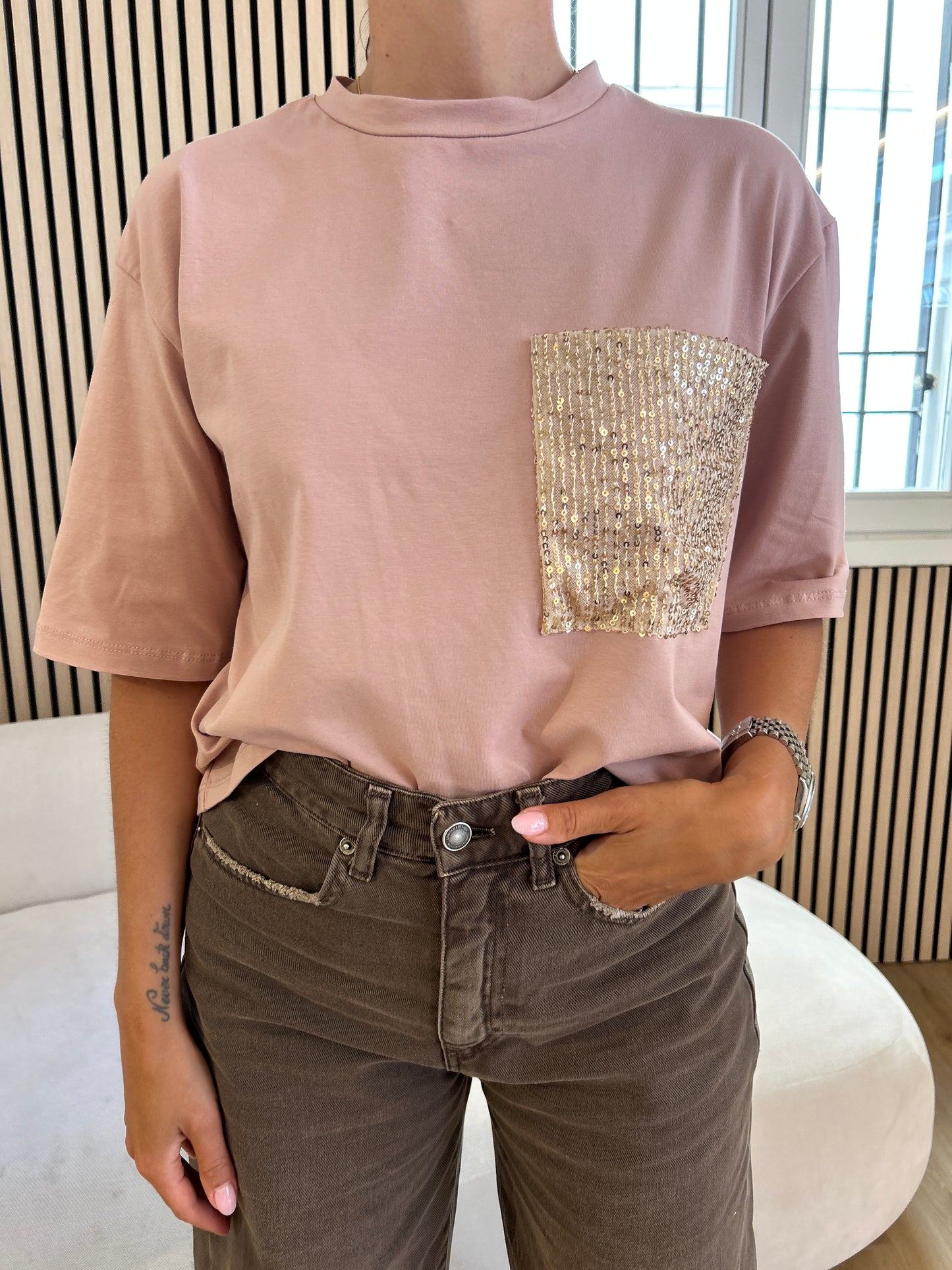T-shirt tasca paillettes rosa