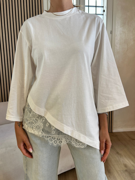 T-shirt over pizzo