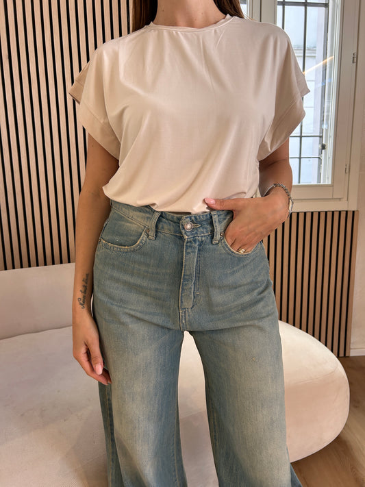T-shirt in viscosa over beige