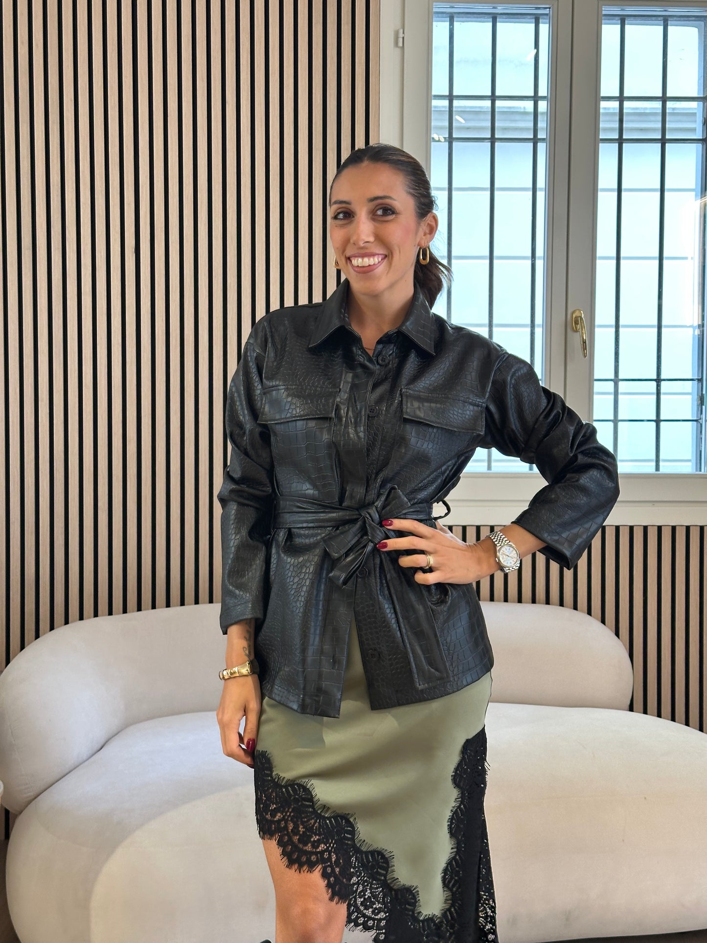 Camicia ecopelle con cintura