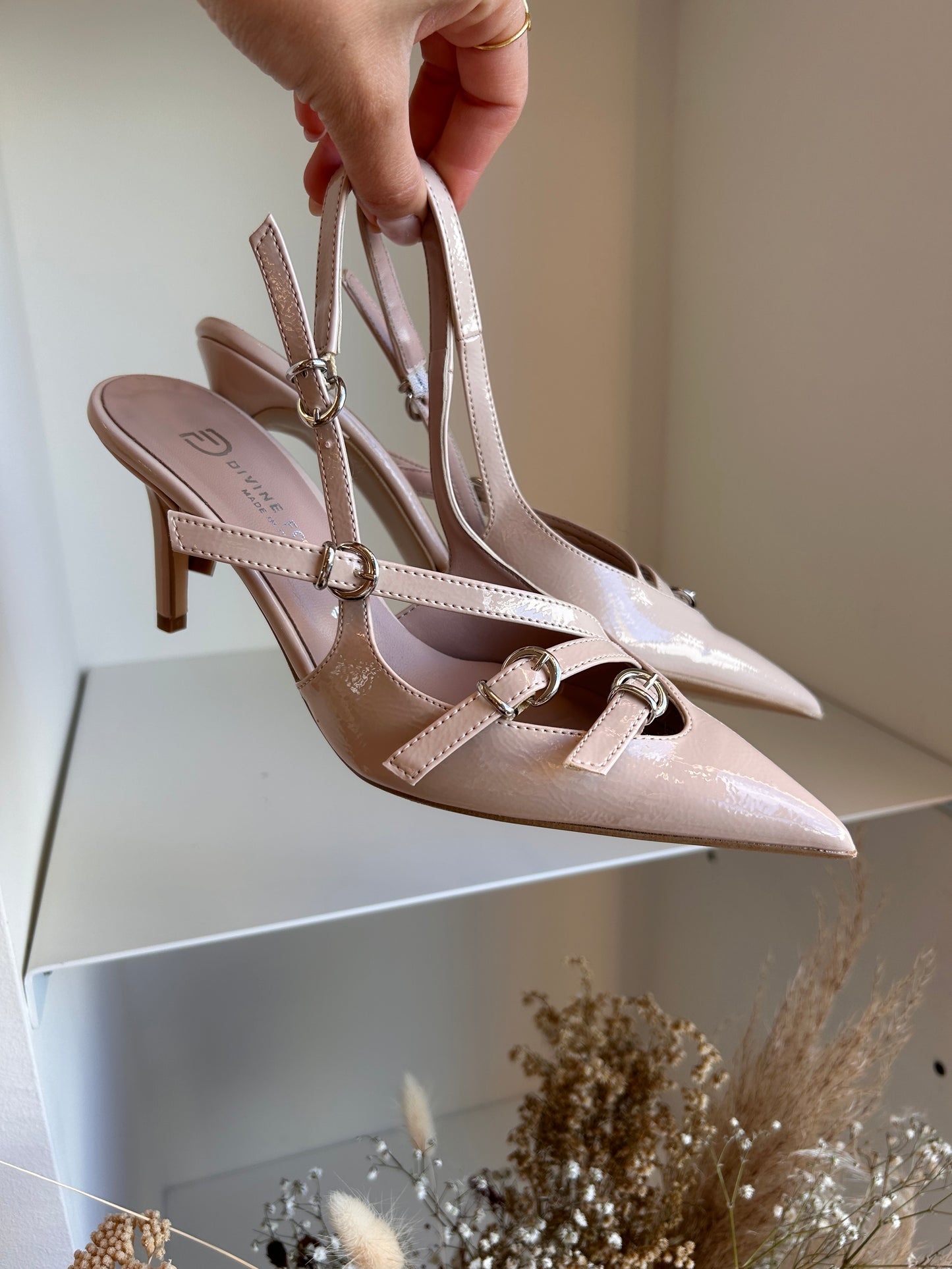 Décolleté slingback nude