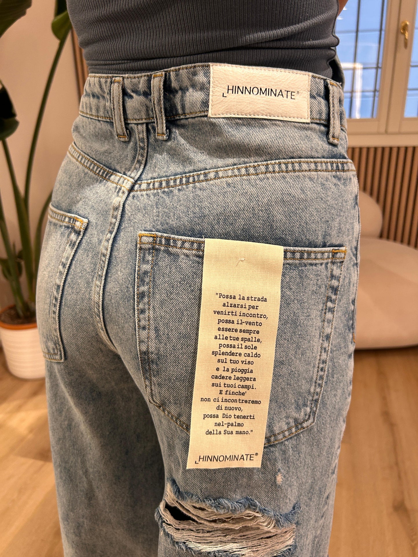 Jeans baggy fit in denim con rotture