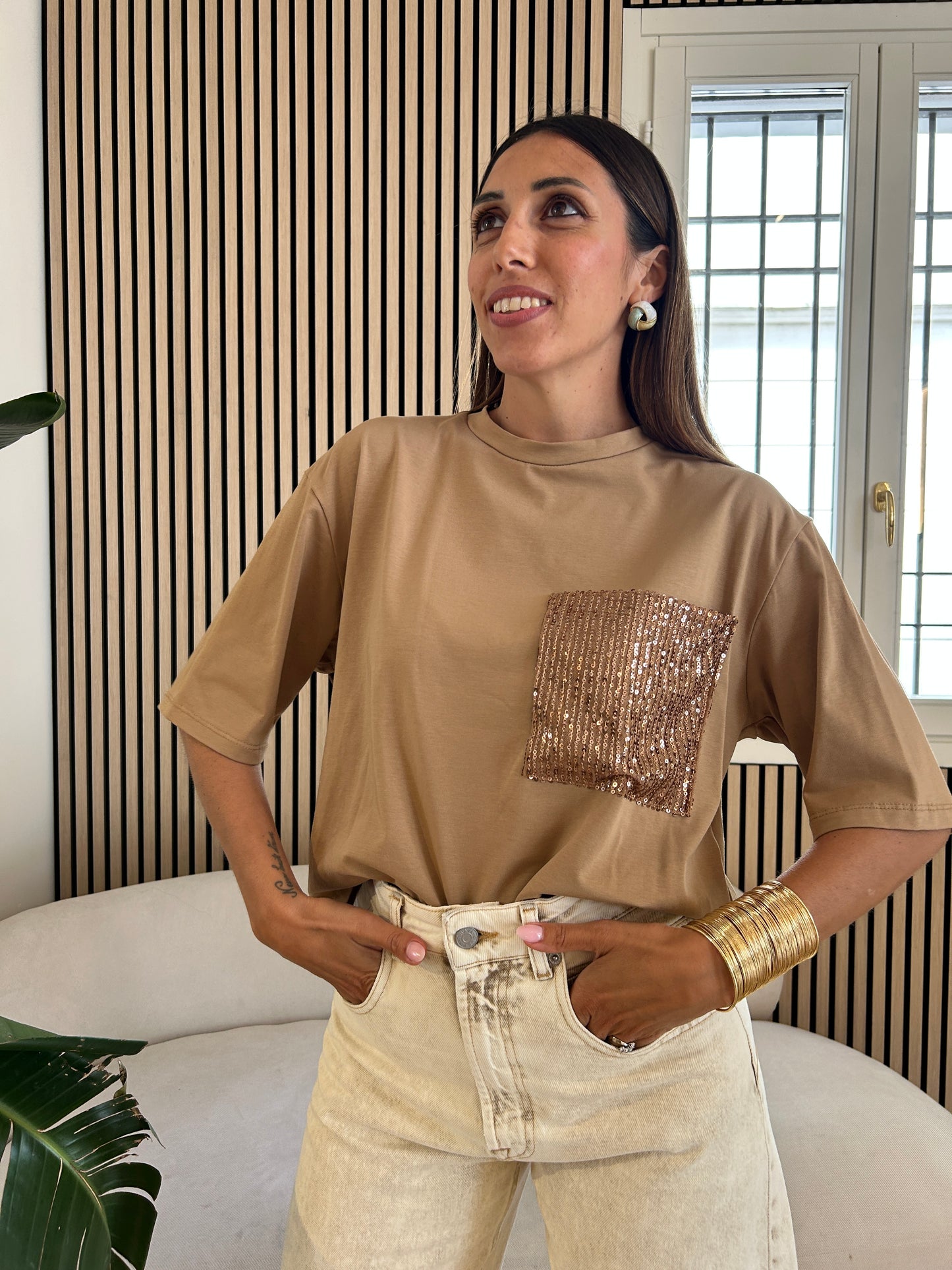 T-shirt tasca paillettes biscotto