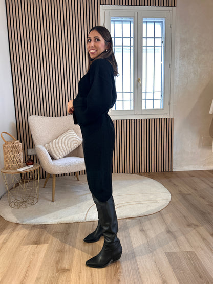 Abito dolcevita asimmetrico nero