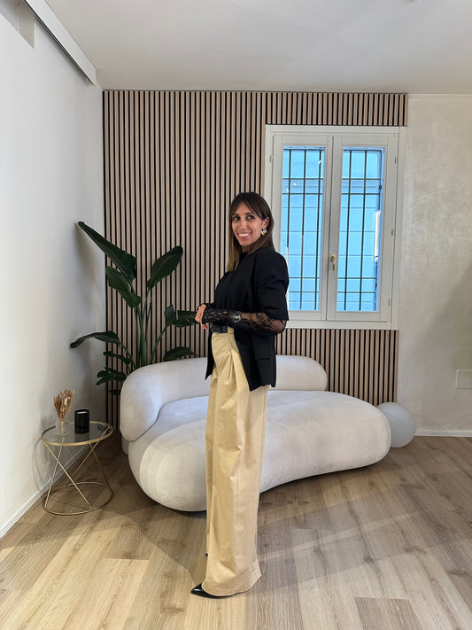 Pantalone con cintura e pieghe laterali