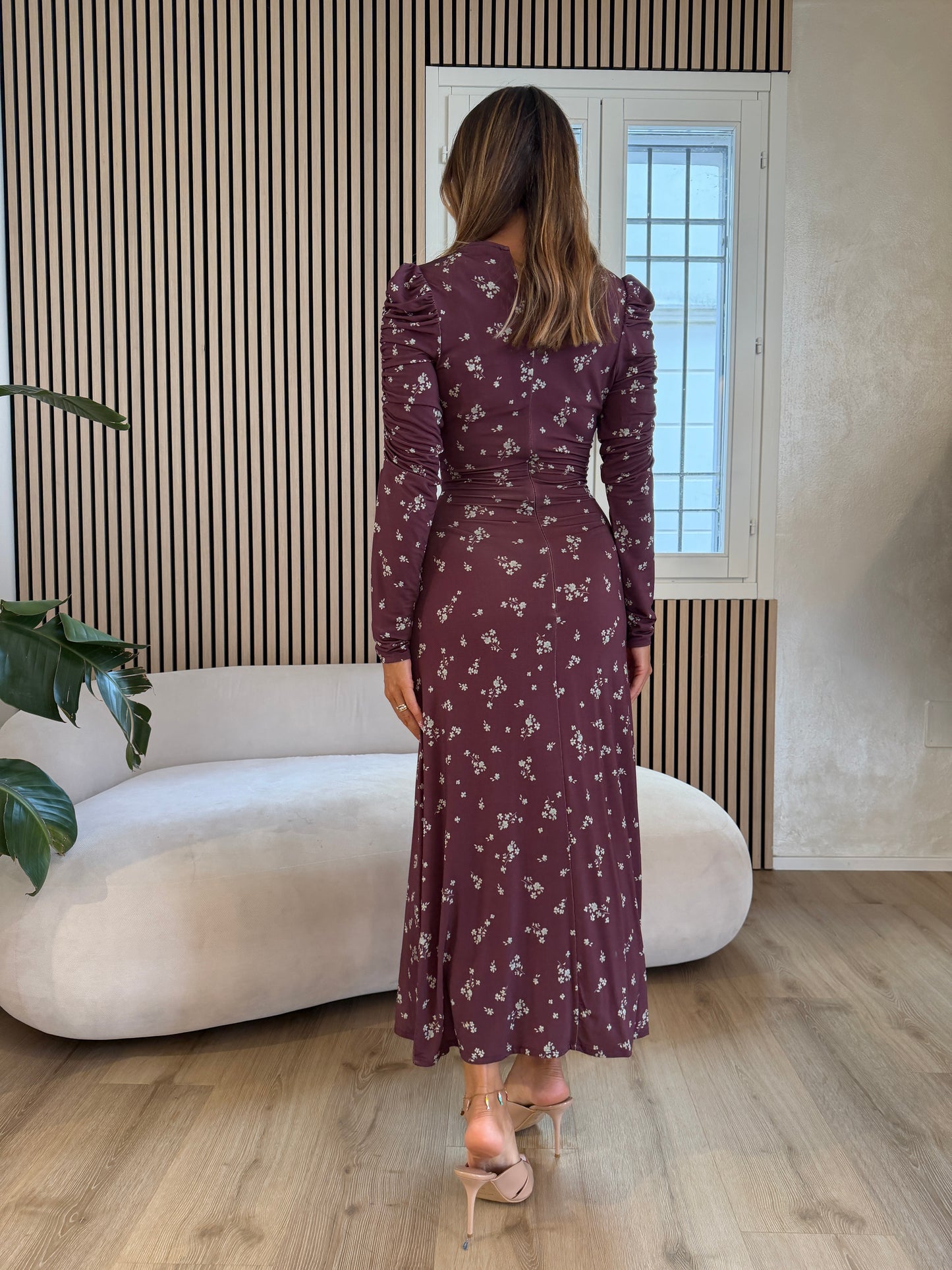 Abito midi con arricciatura laterale e bottoncini Bordeaux