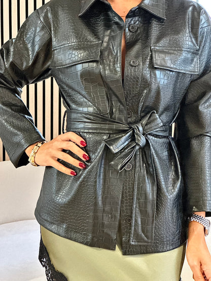 Camicia ecopelle con cintura