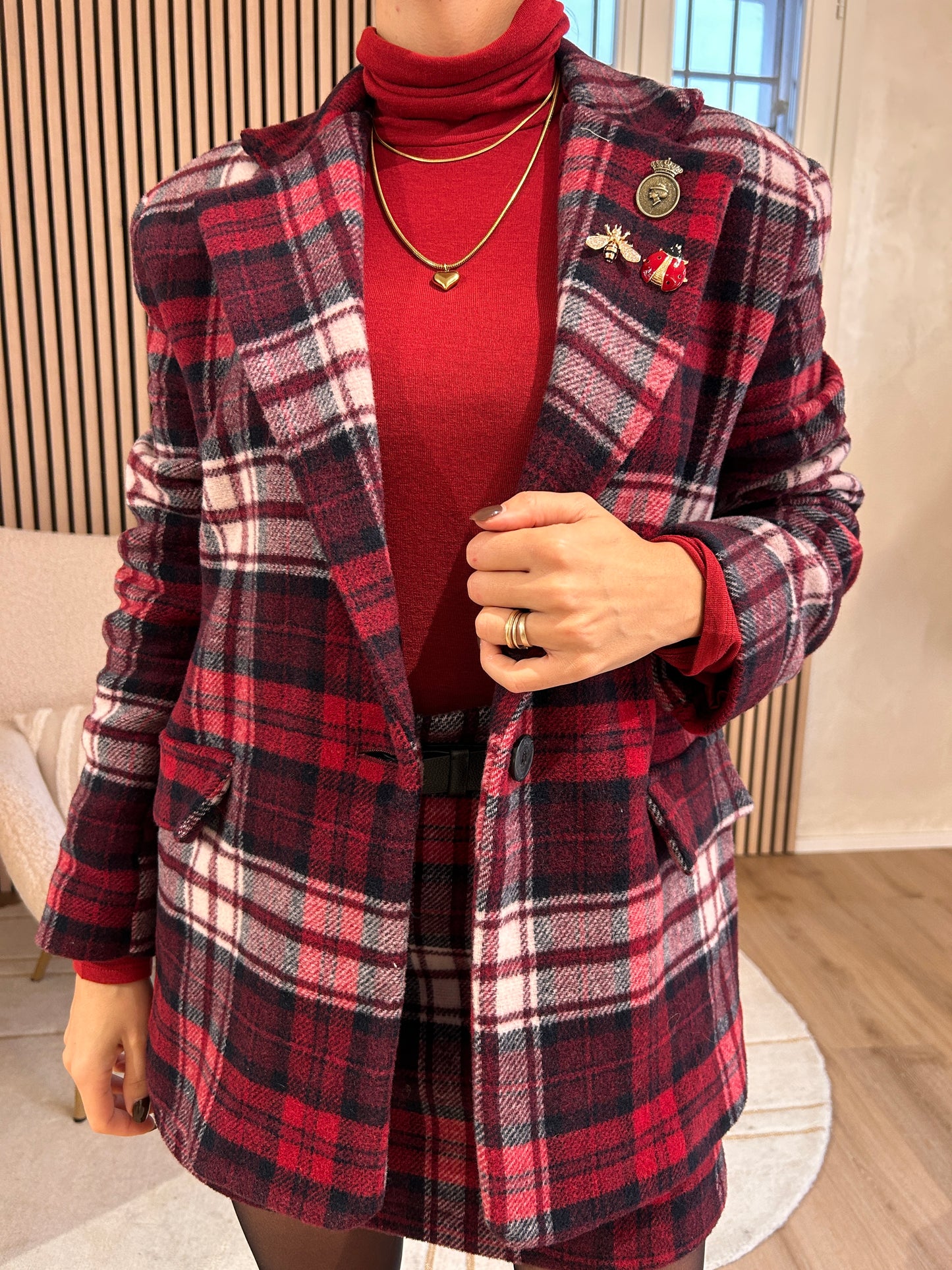 Giacca fantasia con spille