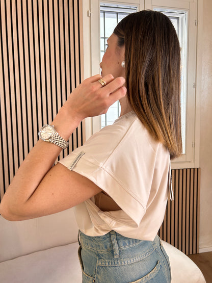 T-shirt in viscosa over beige