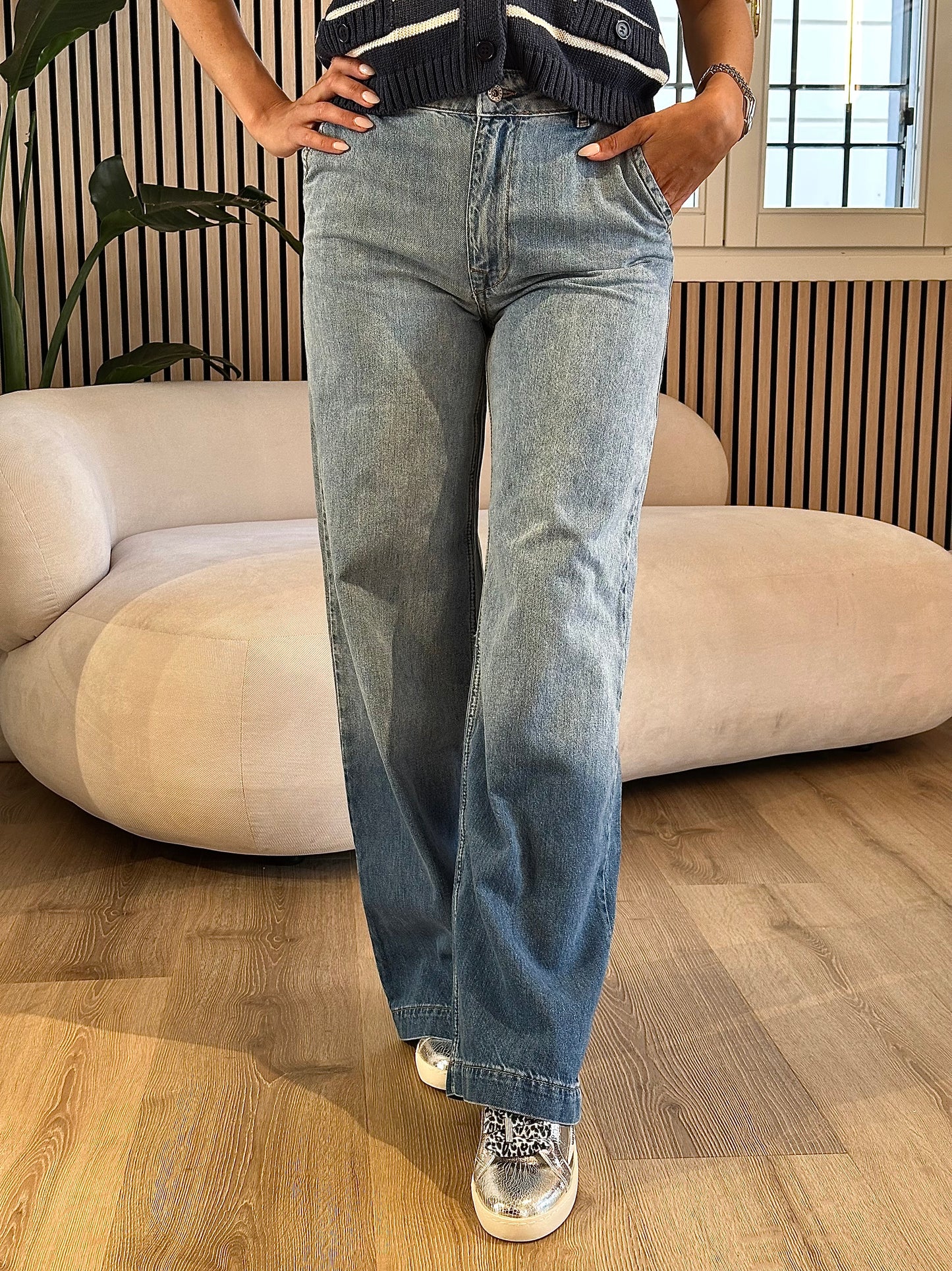 Jeans sfumati a gamba larga