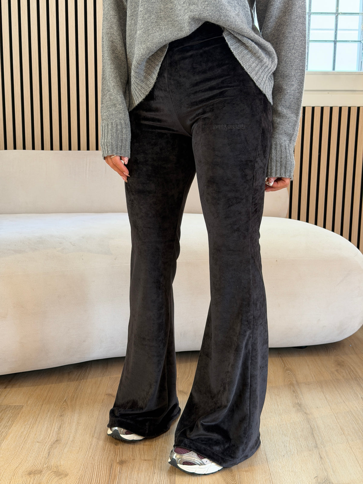 Pantalone flare in ciniglia nero