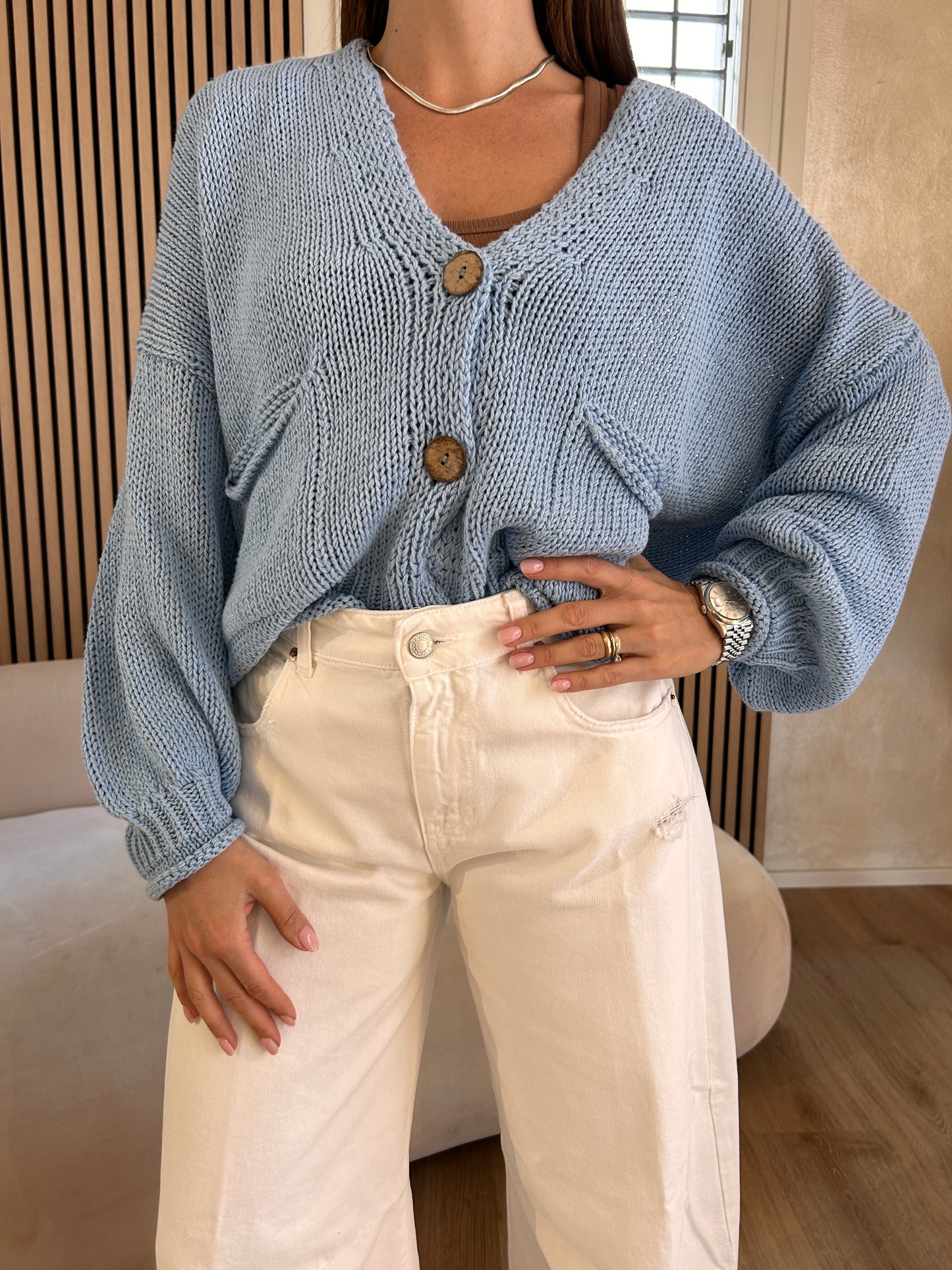 Cardigan cielo con bottoni legno
