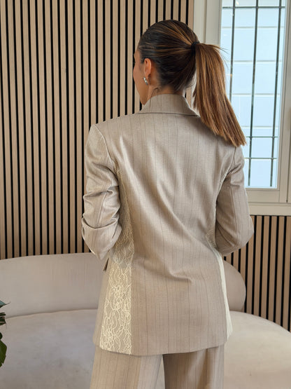 Giacca beige con pizzo