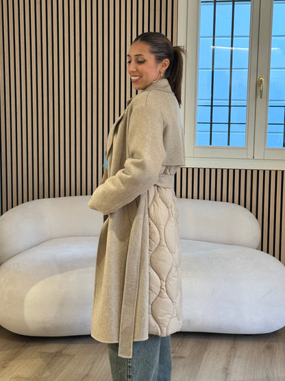 Cappotto con imbottitura e cappuccio removibile