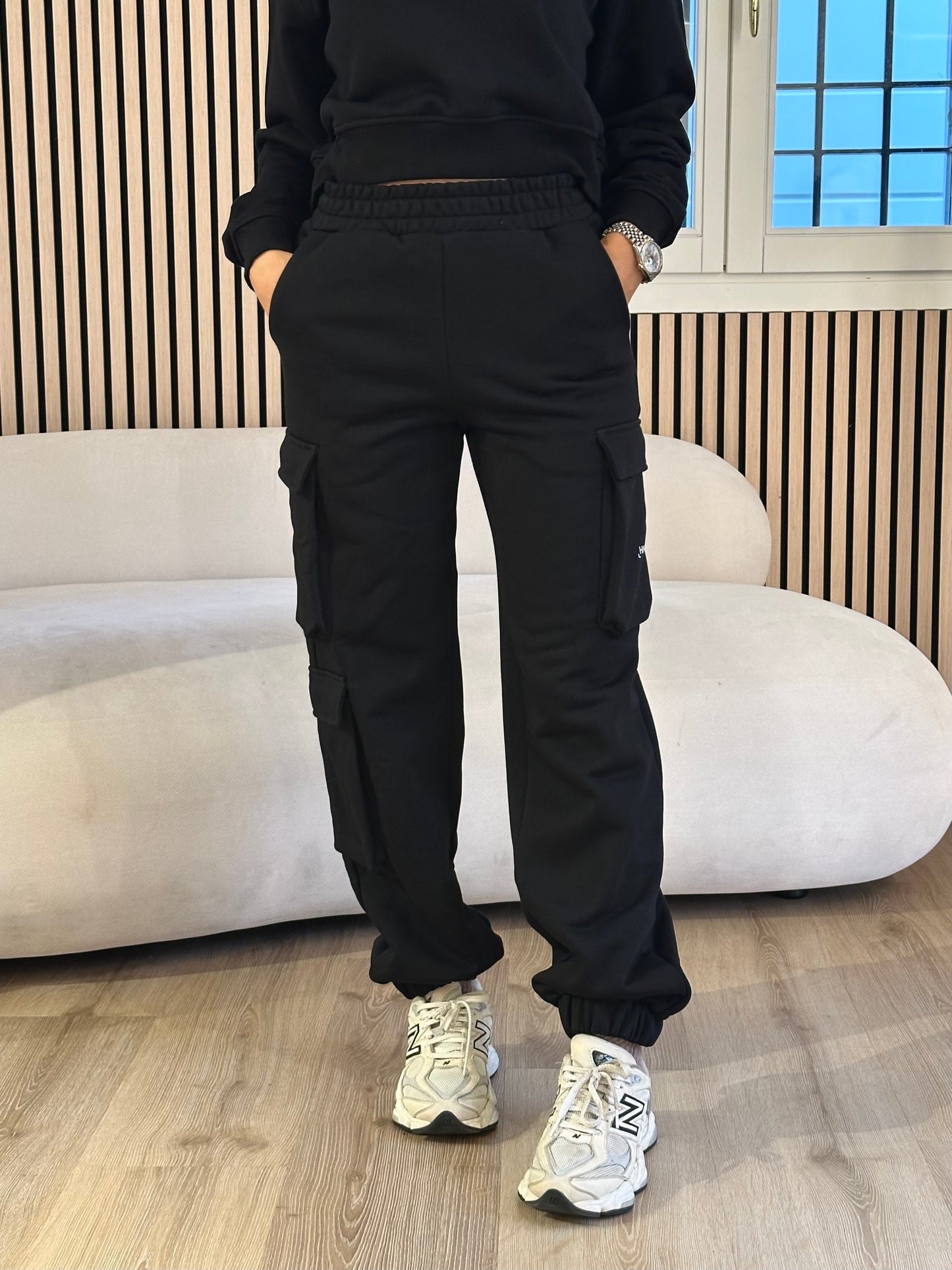 Pantaloni con elastico e tasconi