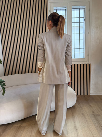 Giacca beige con pizzo