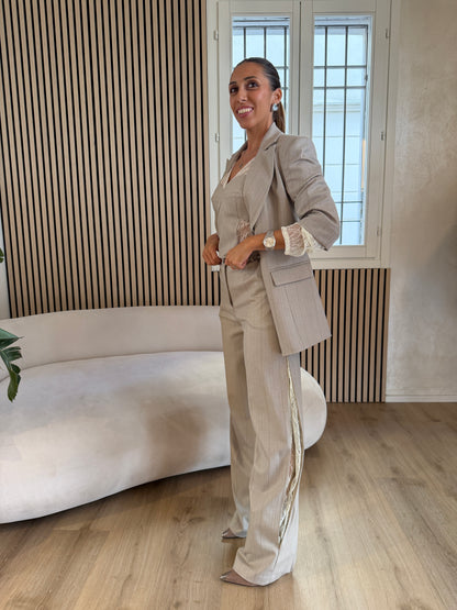 Pantalone beige con pizzo