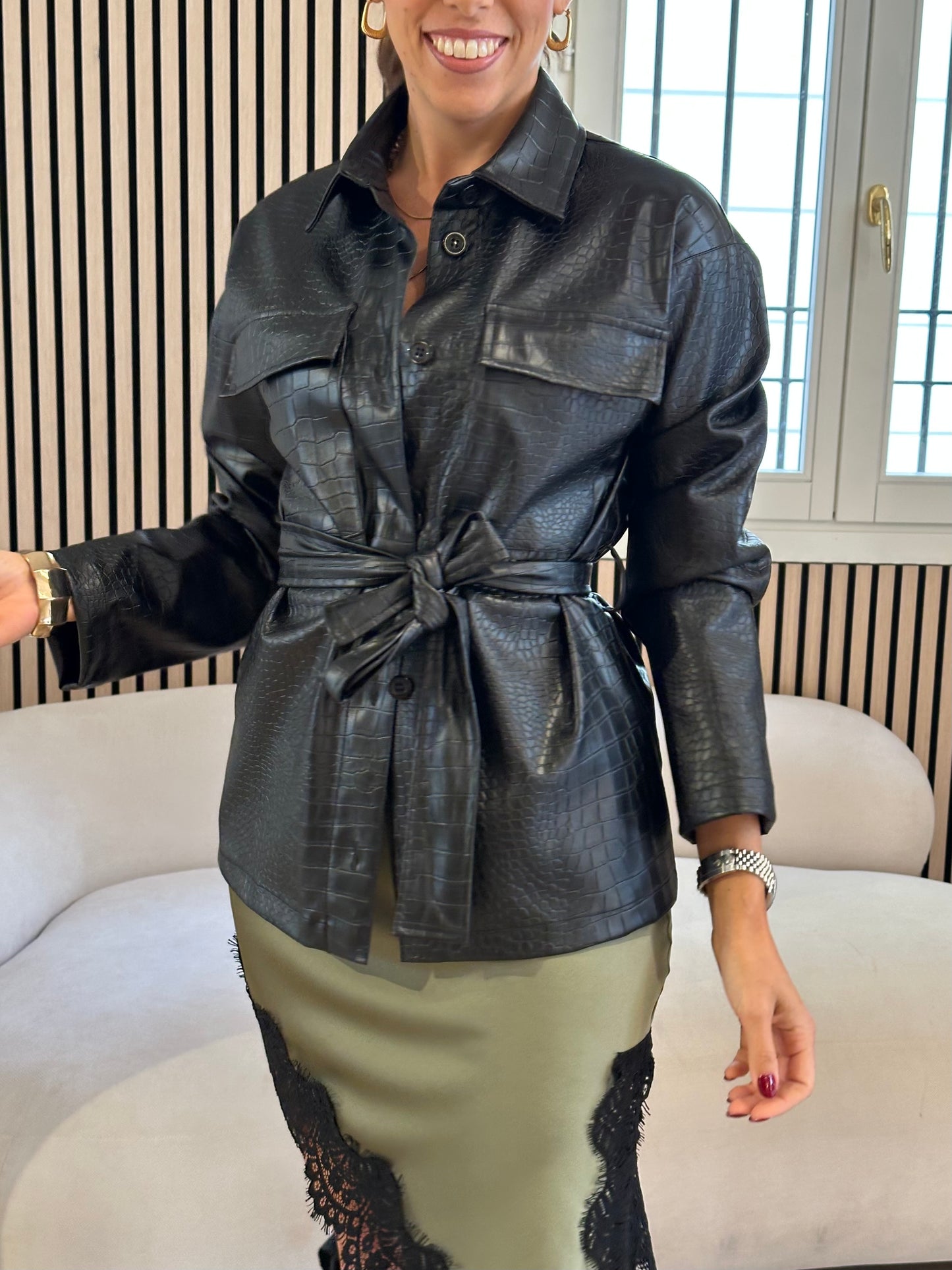 Camicia ecopelle con cintura