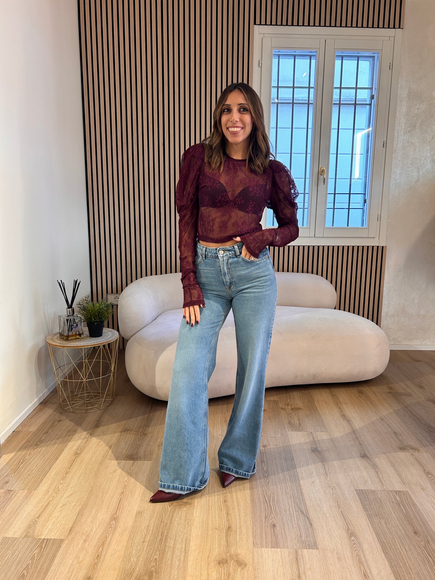 Maglia crop pizzo manica sbuffo