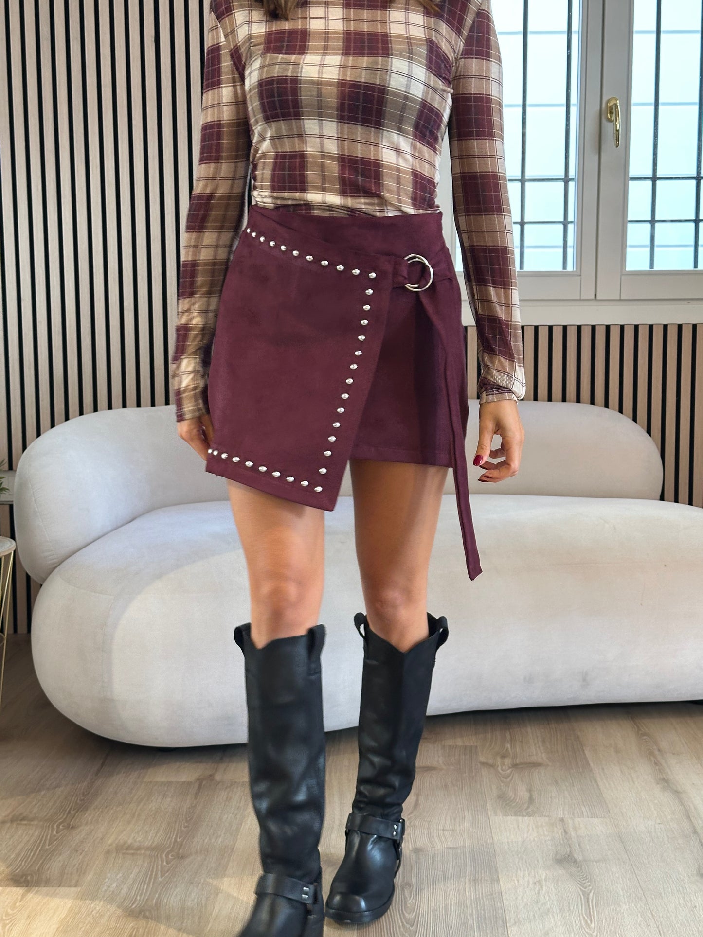 Minigonna con borchie