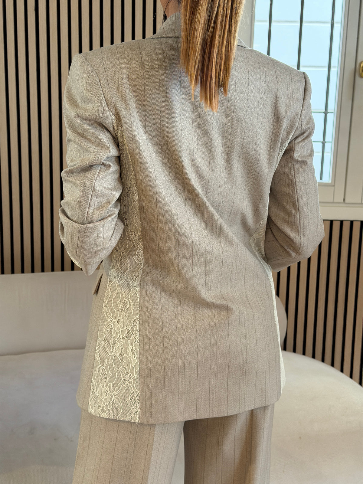 Giacca beige con pizzo