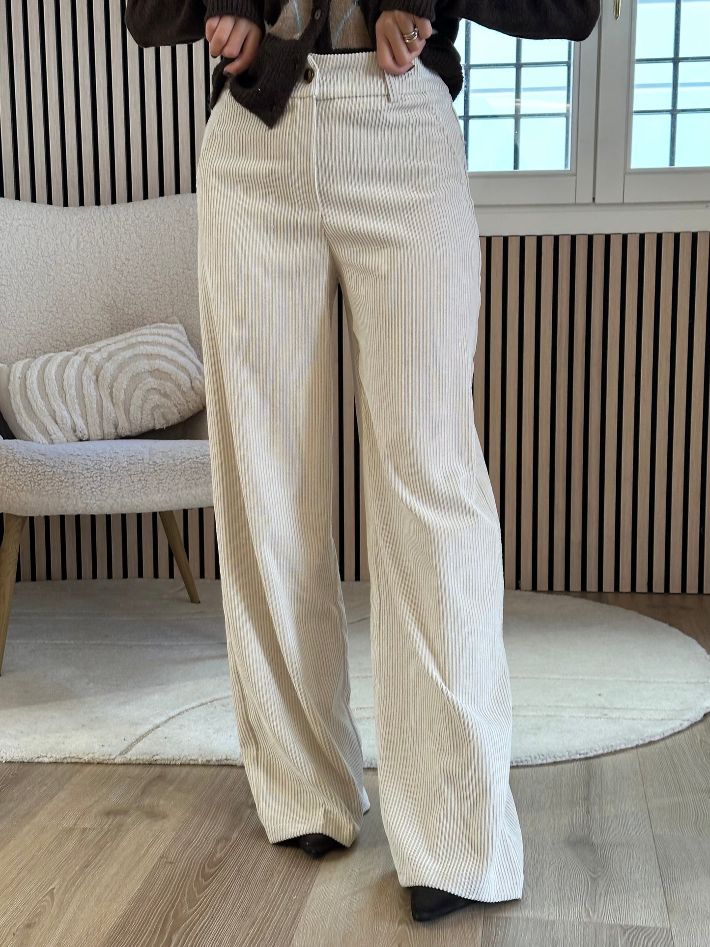 Pantaloni a coste con elastico