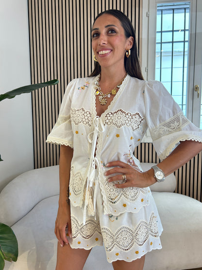 Shorts farfalla con nappine