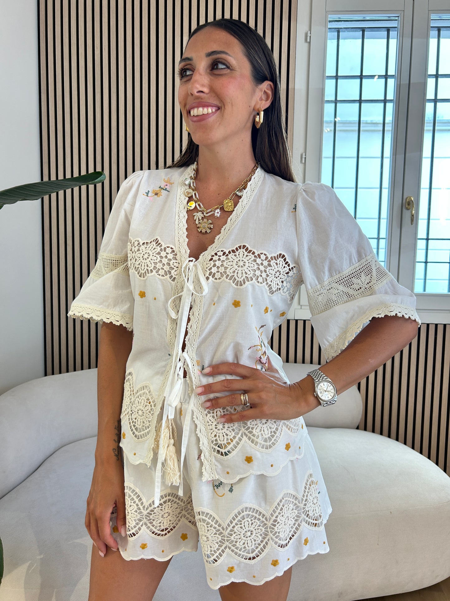 Camicia ricami e pizzo
