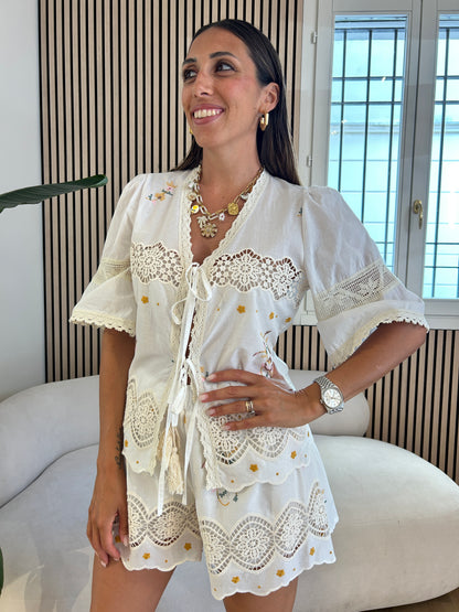 Camicia ricami e pizzo