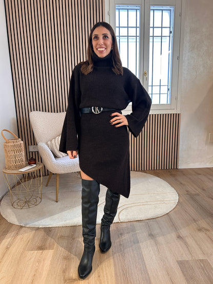 Abito dolcevita asimmetrico moro