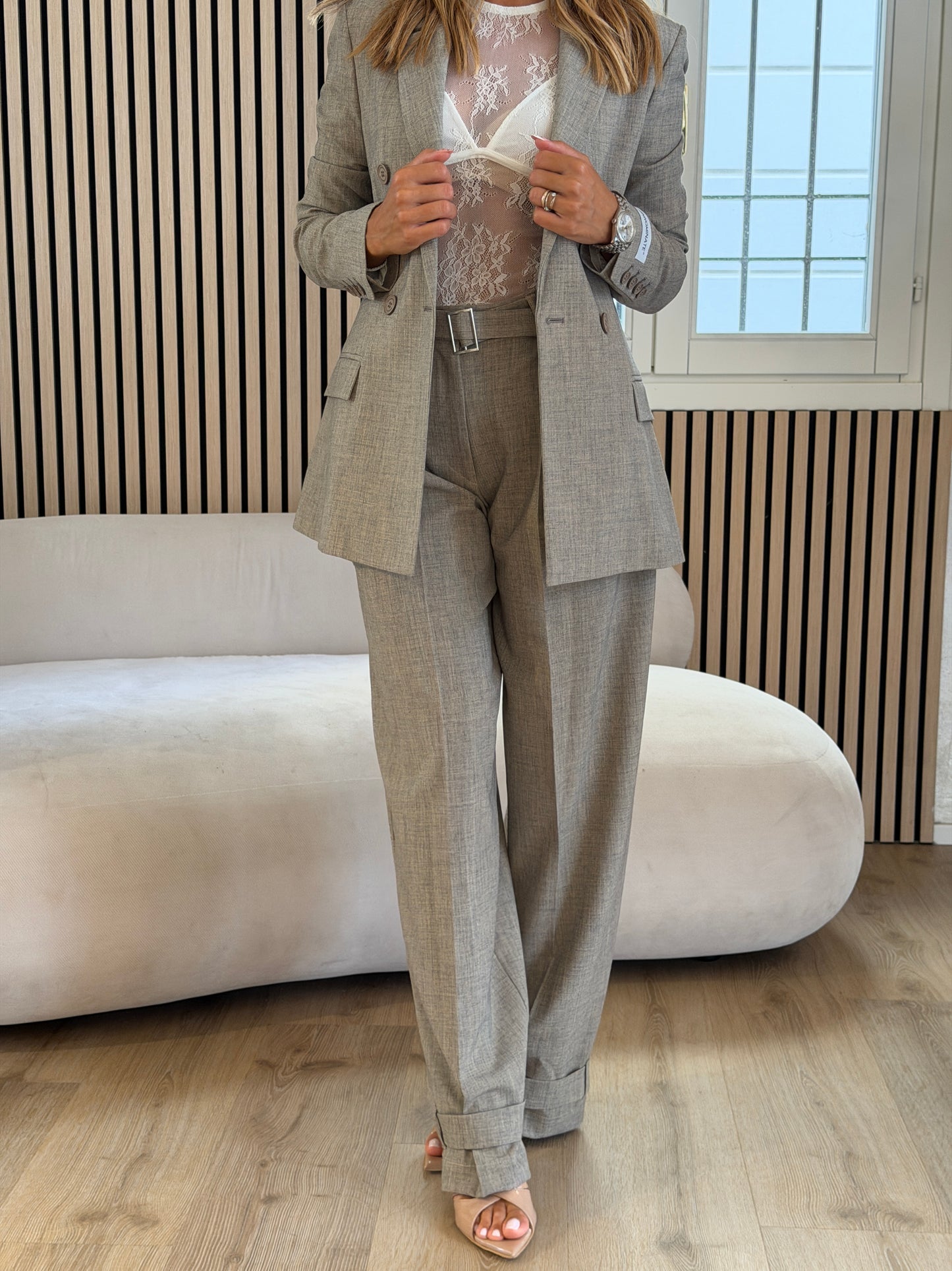 Pantalone beige con cinturino in poliviscosa