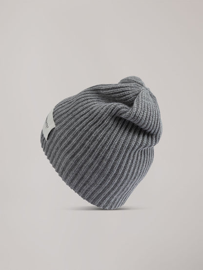Berretta in maglia con patch grigio mélange