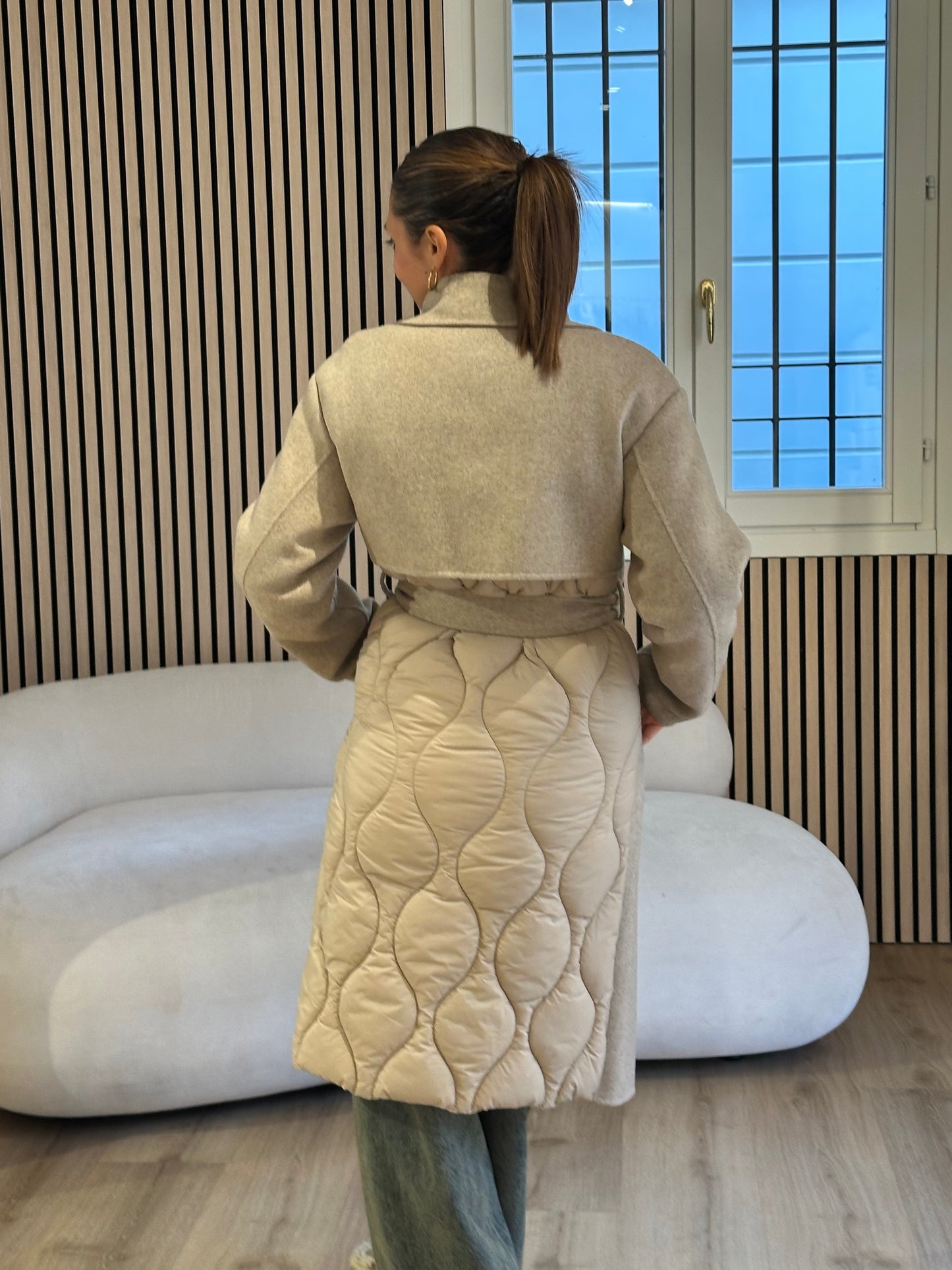 Cappotto con imbottitura e cappuccio removibile