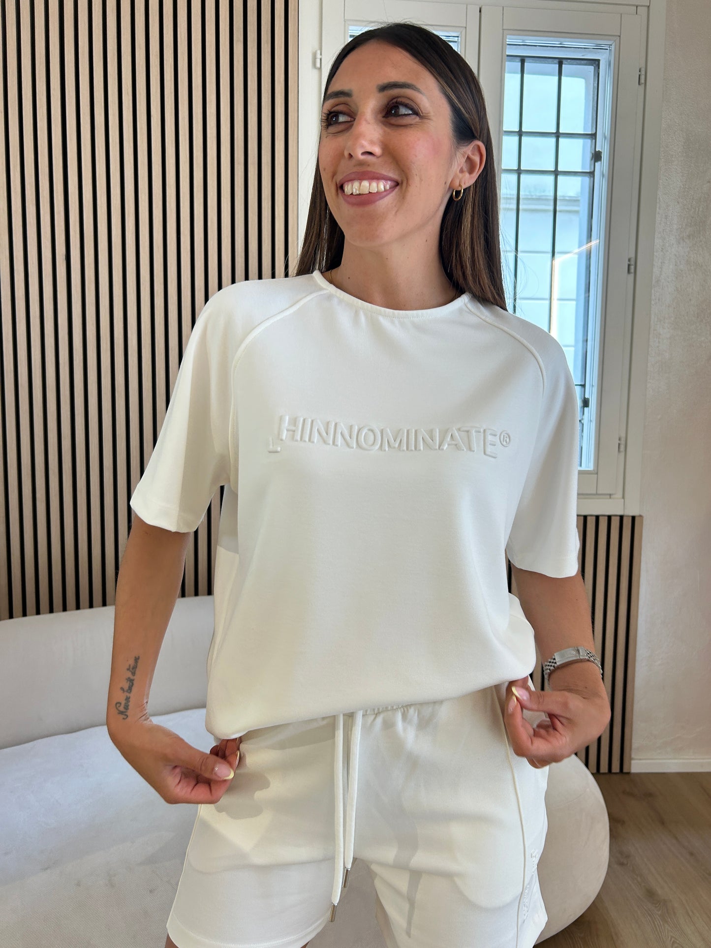 T-shirt mezza manica in viscosa nera