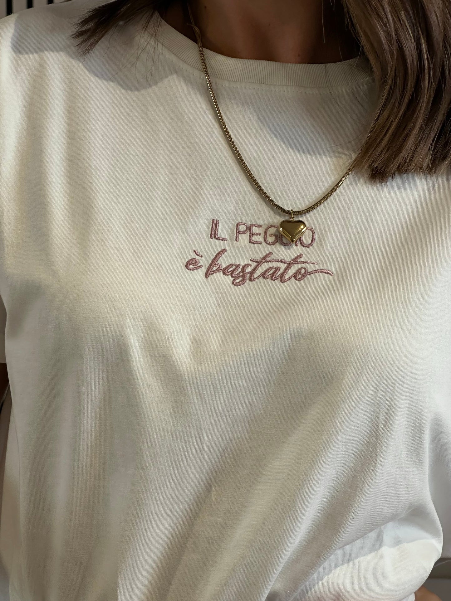 T-Shirt white frase ricamata