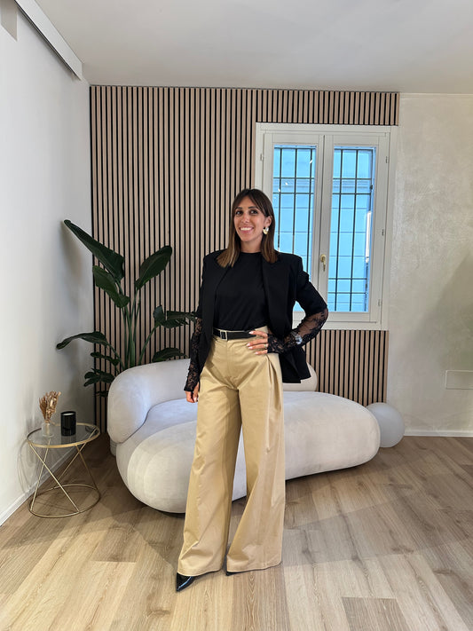 Pantalone con cintura e pieghe laterali