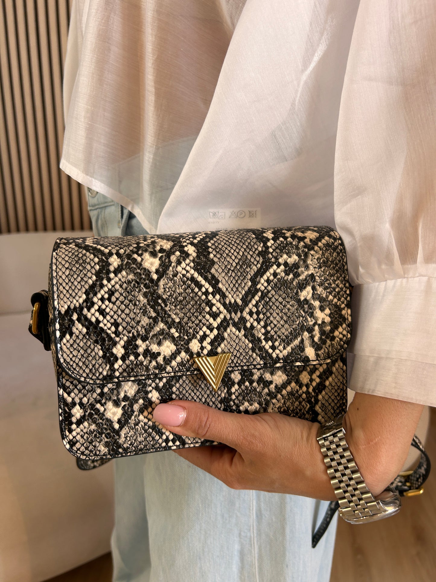 Borsa V lock bag