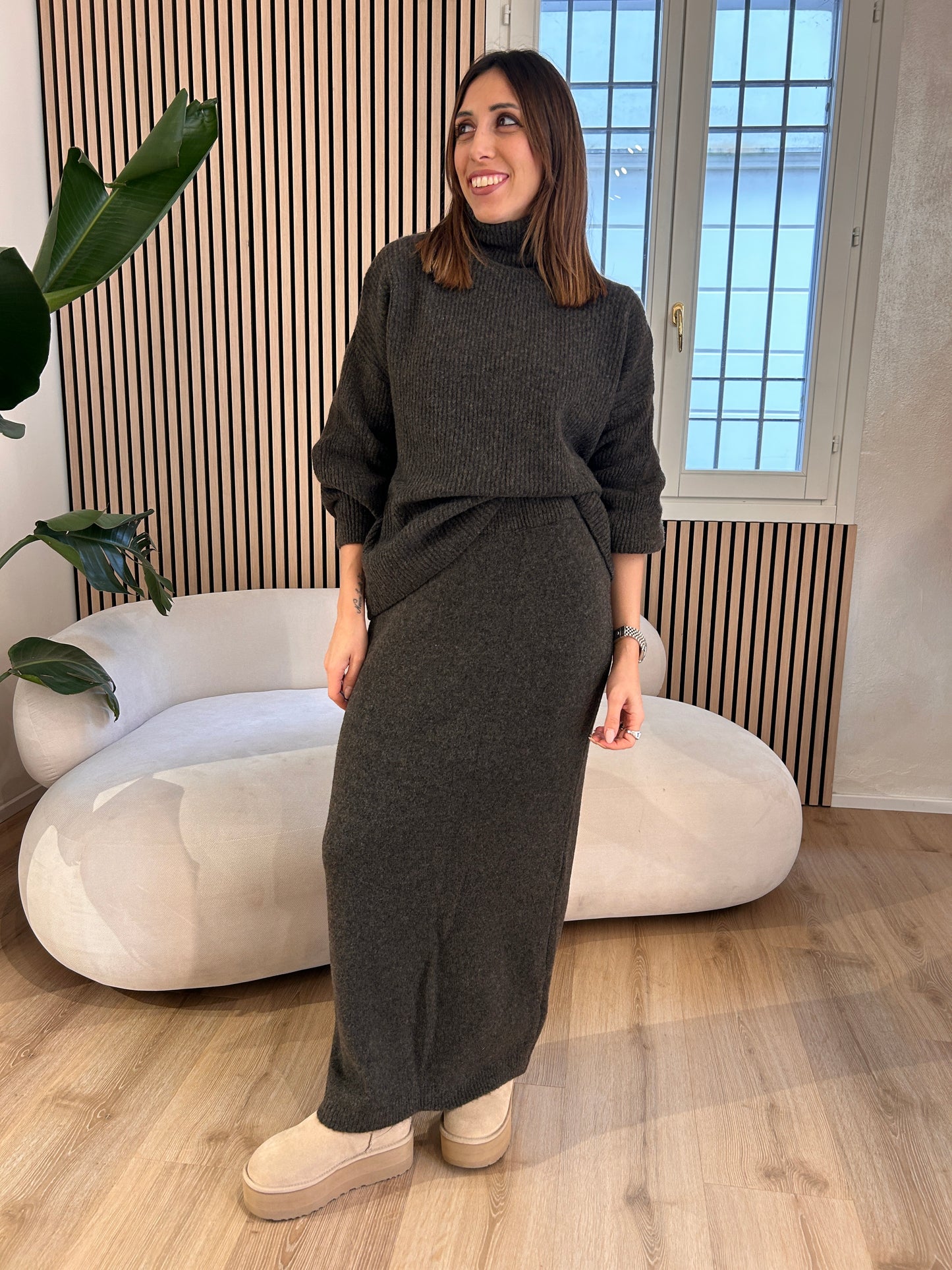 Completo maglia e gonna misto lana moro